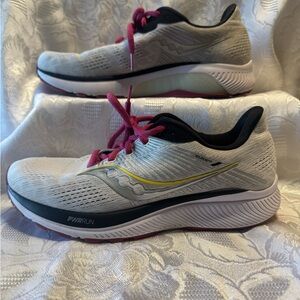 Size 8.5  Women's - Saucony Guide Running Shoes